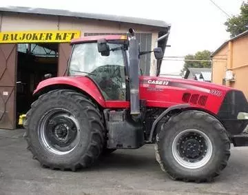 a traktor beérkezik javításra a traktor beérkezik javításra